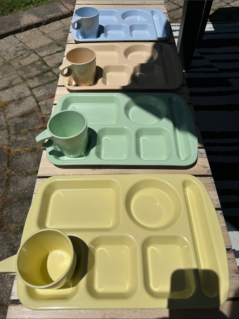 Set of 4 Vintage LIBBY RESTRAWARE Melamine Cafeteria Trays & Cups